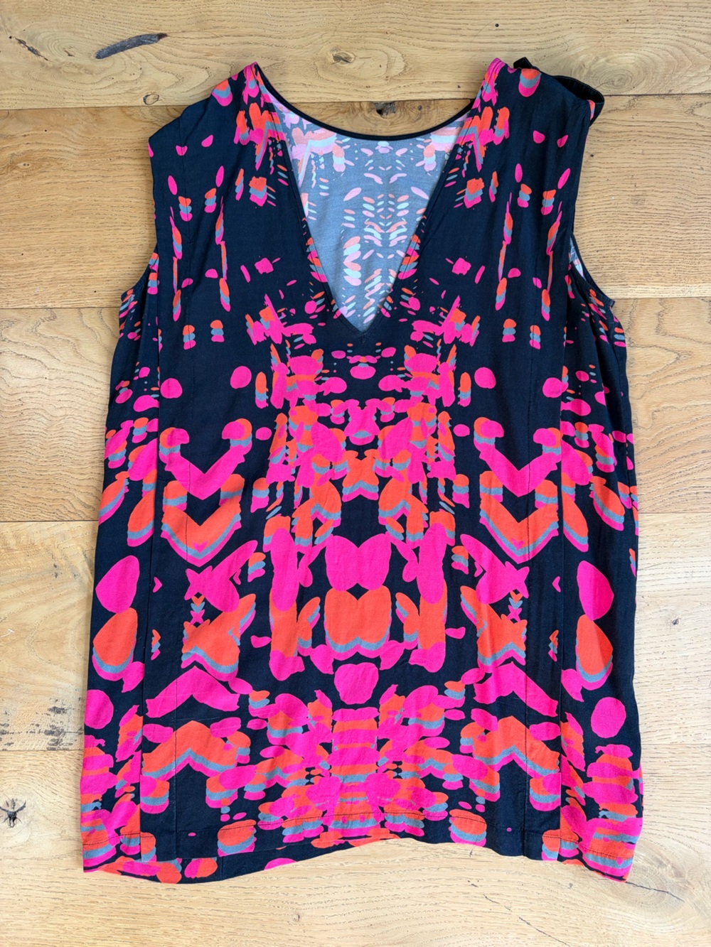 L.A.M.B. Sleeveless Abstract Shift Dress - Picture 6 of 7